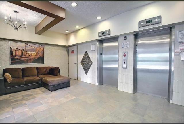 Downtown River Valley Bachelor Suite Condo, Non Smoking, 12 Inches Queen Bed, Beautiful Minimalist, Very Convenient Every Where Έντμοντον Εξωτερικό φωτογραφία