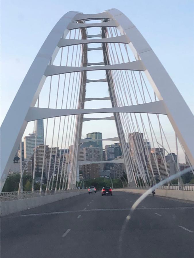Downtown River Valley Bachelor Suite Condo, Non Smoking, 12 Inches Queen Bed, Beautiful Minimalist, Very Convenient Every Where Έντμοντον Εξωτερικό φωτογραφία