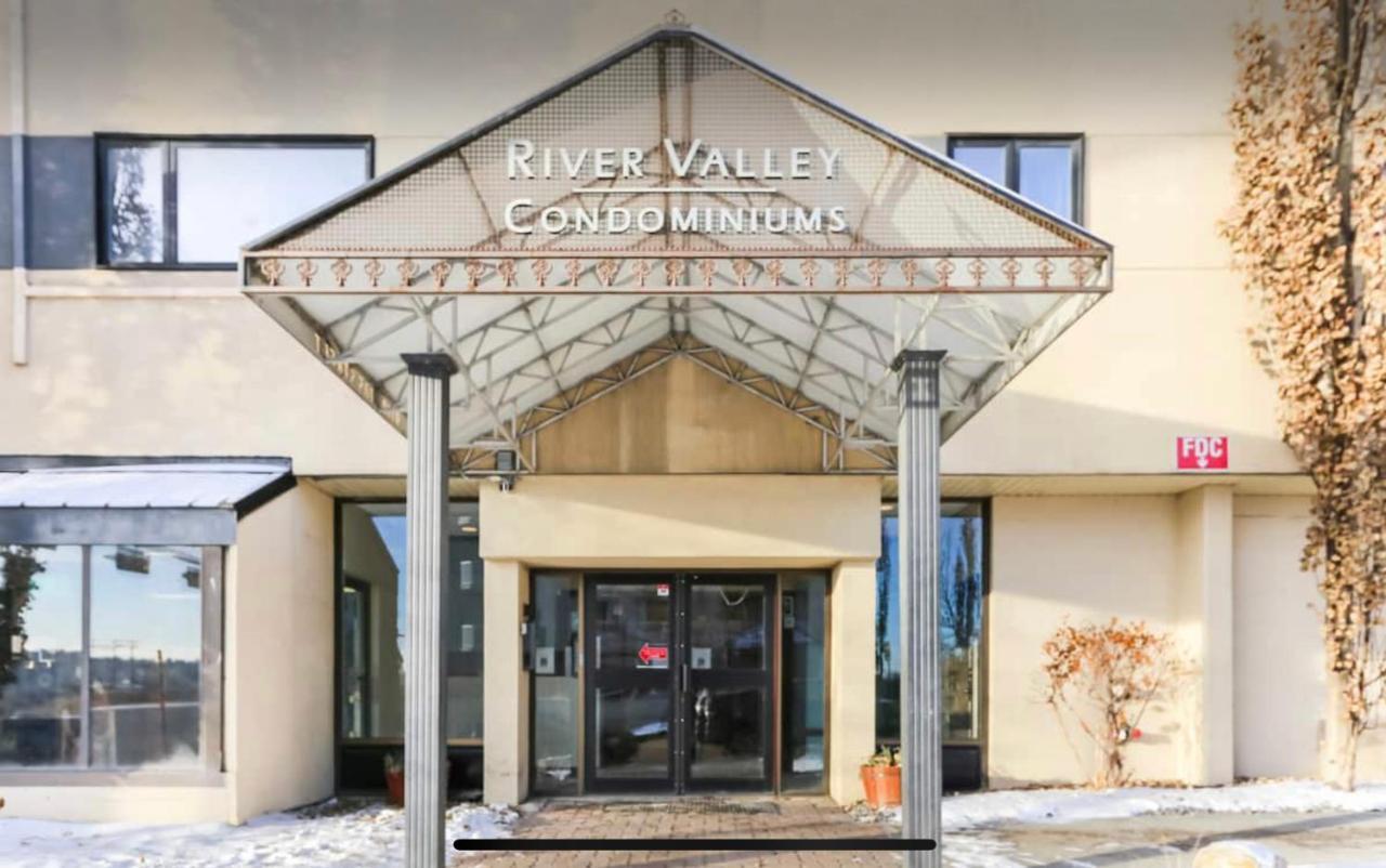 Downtown River Valley Bachelor Suite Condo, Non Smoking, 12 Inches Queen Bed, Beautiful Minimalist, Very Convenient Every Where Έντμοντον Εξωτερικό φωτογραφία